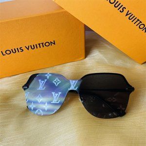 🌺NWTLV Women's Fashion Sunglass Black/Blue For You🌺lch7